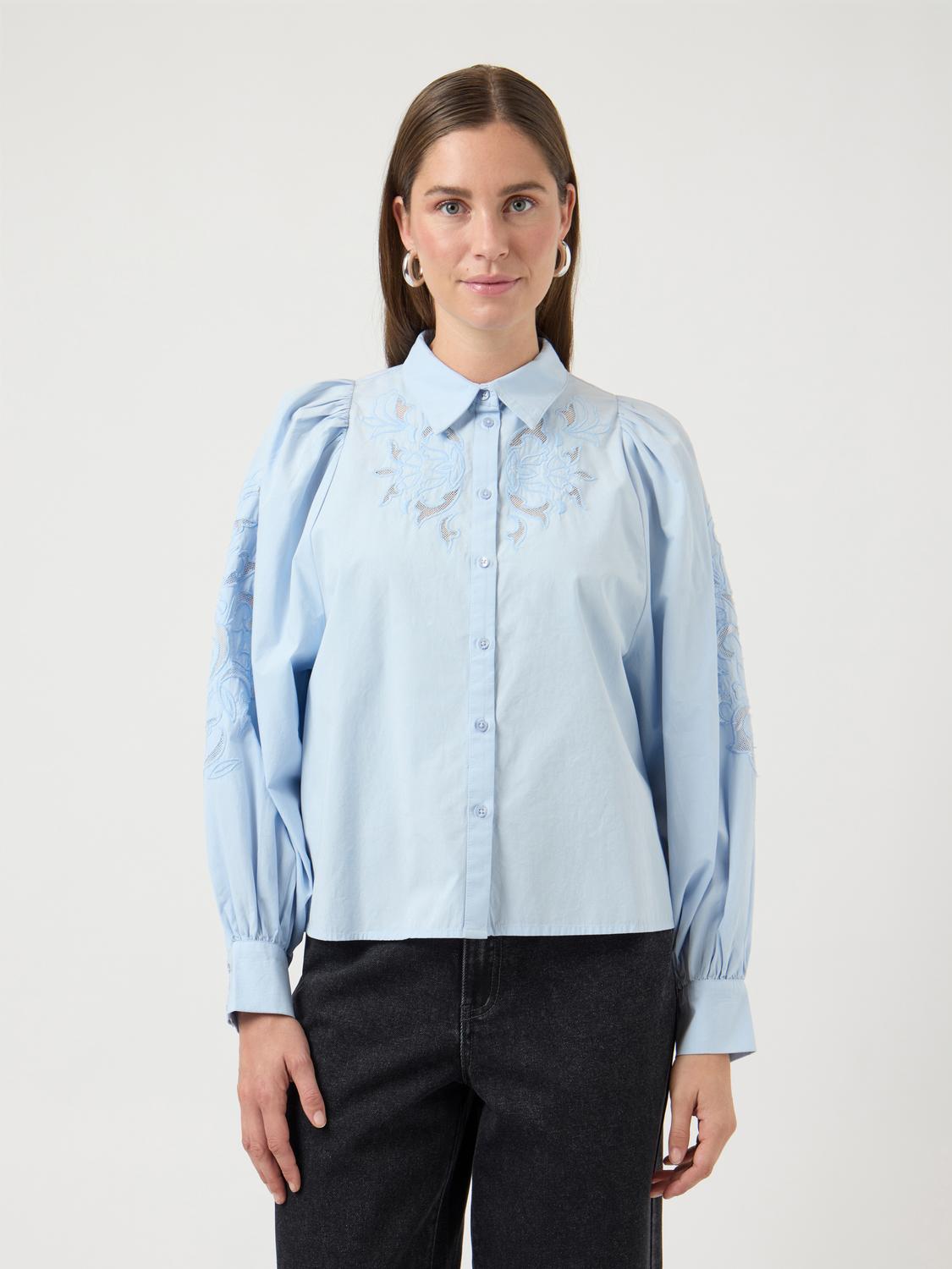 model_shot-front